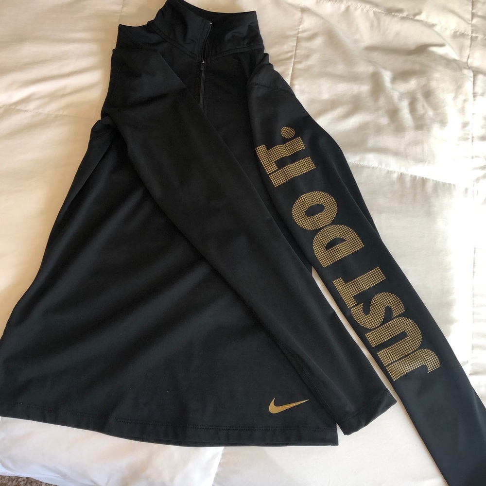 Nike Women’s Pullover